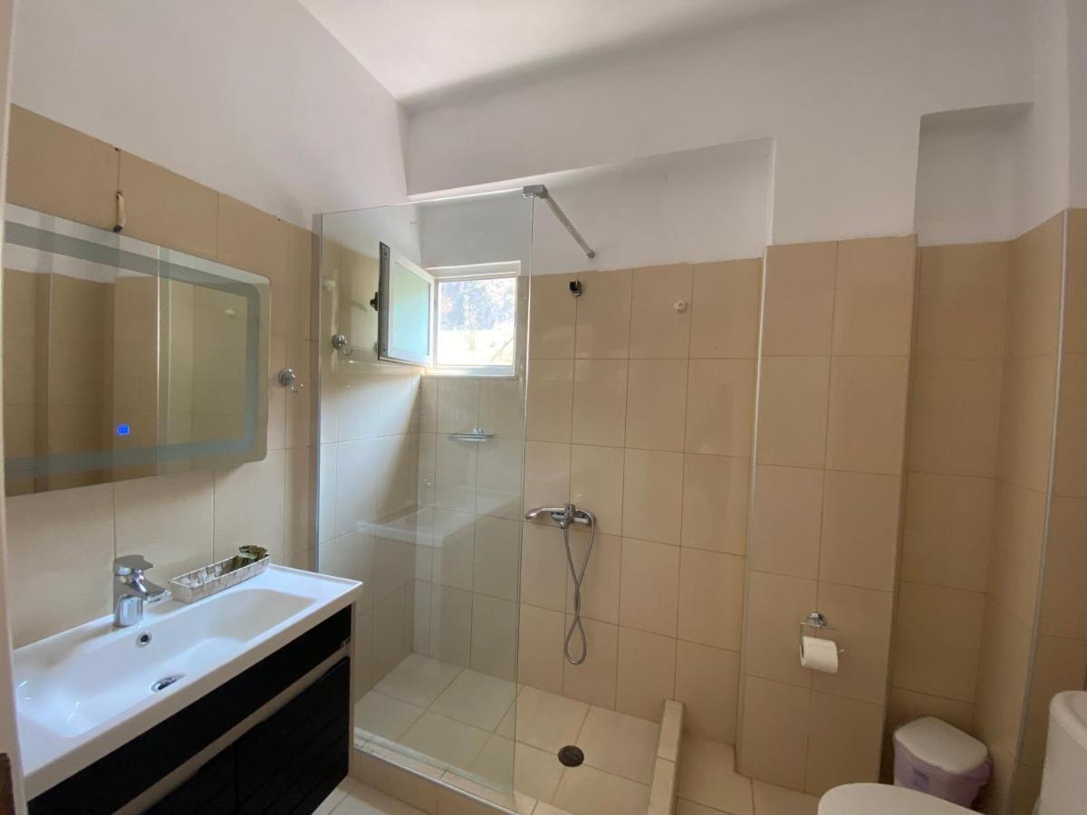 Gkiko'S Guest House 체파로 외부 사진